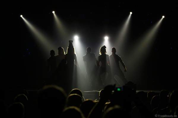 Nancy Baumann, DJ BoBo und die Künsler bei der Weltpremiere der Show CIRCUS