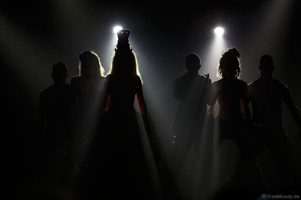 Nancy Baumann, DJ BoBo und die Künsler bei der Weltpremiere der Show CIRCUS