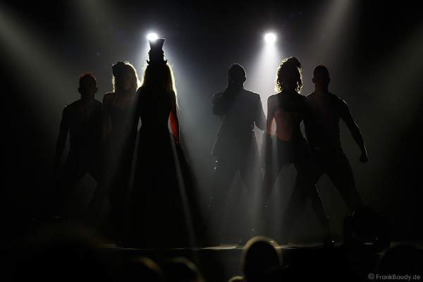 Nancy Baumann, DJ BoBo und die Künsler bei der Weltpremiere der Show CIRCUS