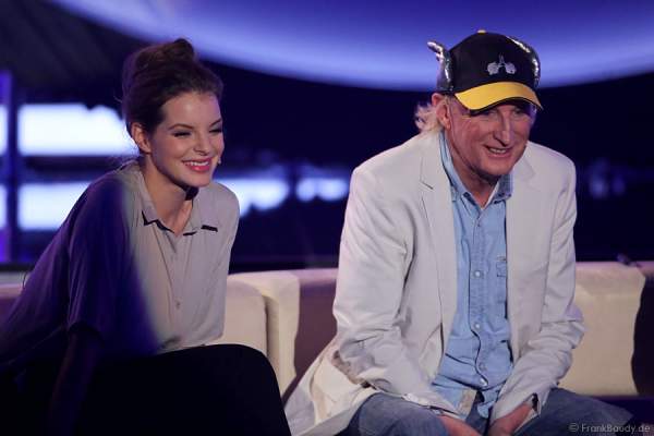 Yvonne Catterfeld und Otto Waalkes bei Verstehen Sie Spaß? live aus der Baden-Arena Offenburg 2013