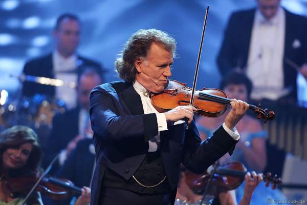 André Rieu mit seinem Orchester bei Verstehen Sie Spaß? live aus der Baden-Arena Offenburg 2013