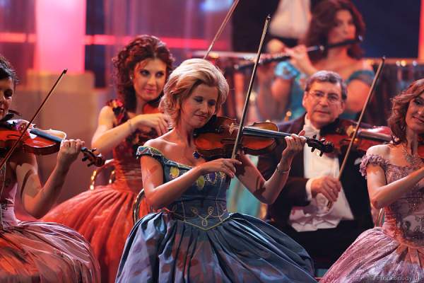 André Rieu mit seinem Orchester bei Verstehen Sie Spaß? live aus der Baden-Arena Offenburg 2013