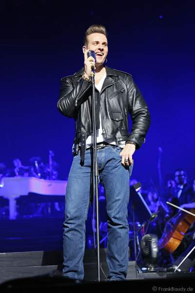 Sven Budja von der Rock'n'Roll-Band The Baseballs bei AIDA Night of the Proms 2013 – SAP Arena Mannheim