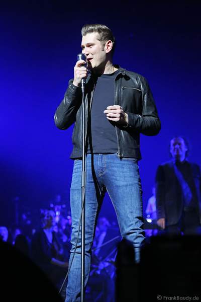 Sebastian Raetzel von der Rock'n'Roll-Band The Baseballs bei AIDA Night of the Proms 2013 – SAP Arena Mannheim