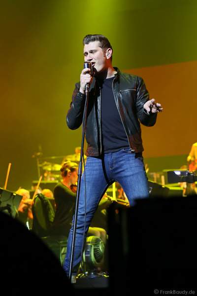 Sebastian Raetzel von der Rock'n'Roll-Band The Baseballs bei AIDA Night of the Proms 2013 – SAP Arena Mannheim