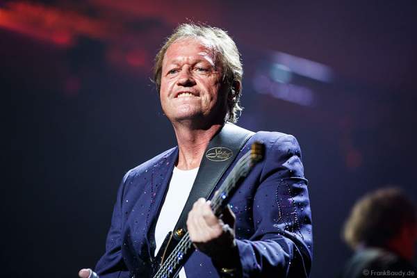 Funk-Bassist und Sänger der Musikgruppe Level 42 Mark King bei AIDA Night of the Proms 2013 – SAP Arena Mannheim
