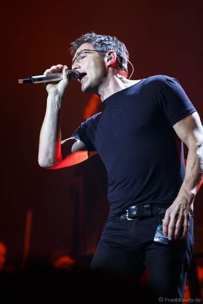 Sänger und Frontmann Morten Harket der Popband a-ha bei AIDA Night of the Proms 2013