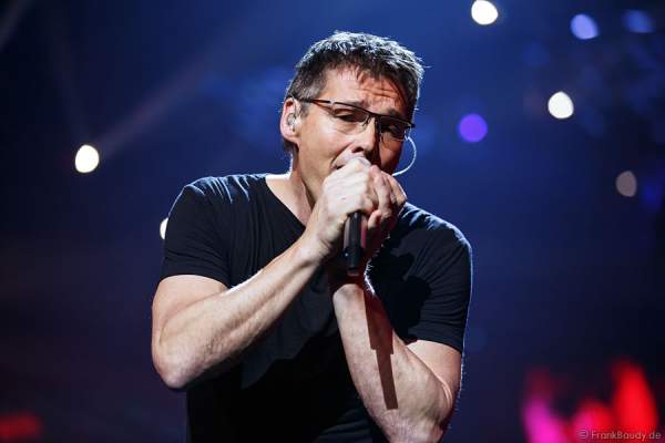 Sänger und Frontmann Morten Harket der Popband a-ha bei AIDA Night of the Proms 2013