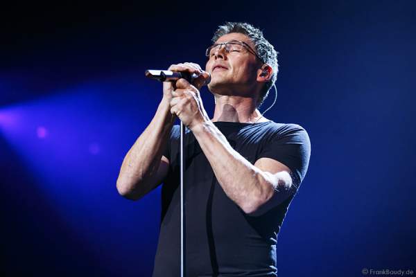 Sänger und Frontmann Morten Harket der Popband a-ha bei AIDA Night of the Proms 2013
