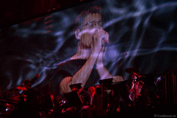 Sänger und Frontmann Morten Harket der Popband a-ha bei AIDA Night of the Proms 2013