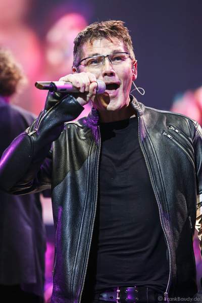 Sänger und Frontmann Morten Harket der Popband a-ha bei AIDA Night of the Proms 2013