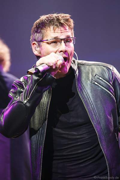 Sänger und Frontmann Morten Harket der Popband a-ha bei AIDA Night of the Proms 2013