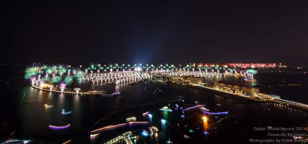 Dubai worlds biggest and largest fireworks display on New Year’s Eve 2013/2014, Dubai World Record 2014 - Größtes Feuerwerk der Welt