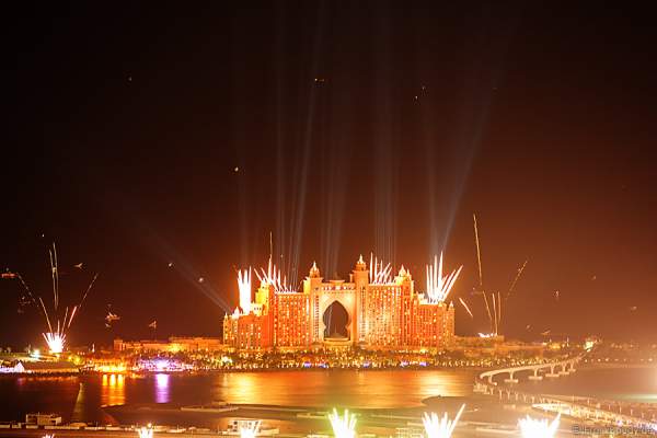 Dubai worlds biggest and largest fireworks display on New Year’s Eve 2013/2014, Dubai World Record 2014 - Größtes Feuerwerk der Welt