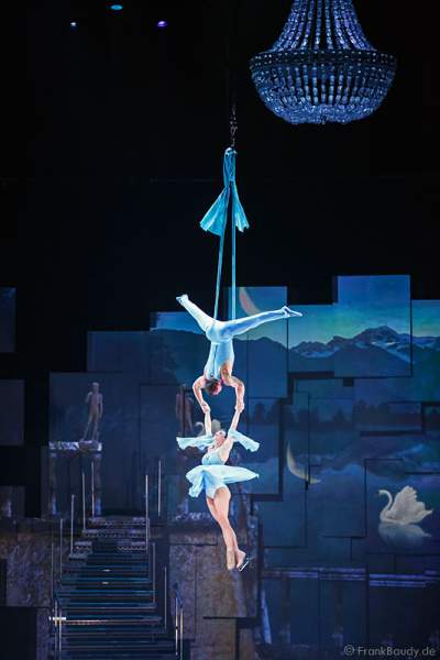 Holiday on Ice - PLATINUM