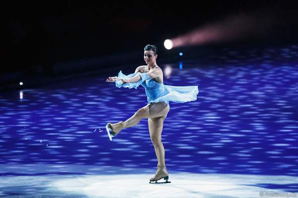 Eiskunstläuferin MacKenzie Crawford bei Holiday on Ice - PLATINUM