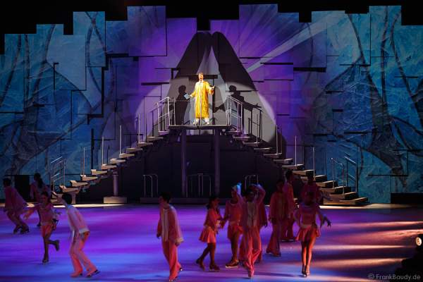 Norbert Schramm bei HOLIDAY ON ICE Show PLATINUM