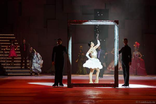 Eiskunstläuferin MacKenzie Crawford bei Holiday on Ice - PLATINUM