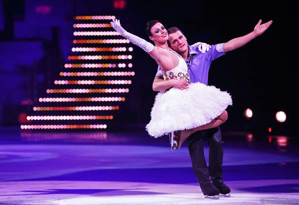 Eiskunstläuferin MacKenzie Crawford bei Holiday on Ice - PLATINUM