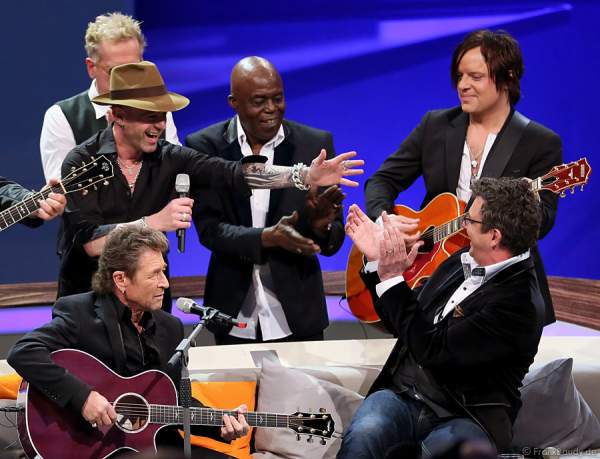Hans Sigl im Duett mit Peter Maffay bei Wetten, dass..? am 25. Januar 2014 in Karlsruhe
