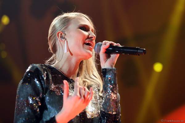 Carolin Niemczyk, Sängerin bei der Band Glasperlenspiel bei Miss Germany 2014