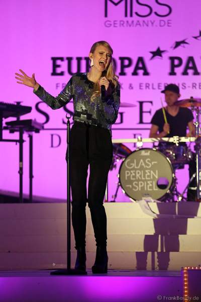 Carolin Niemczyk, Sängerin bei der Band Glasperlenspiel bei Miss Germany 2014