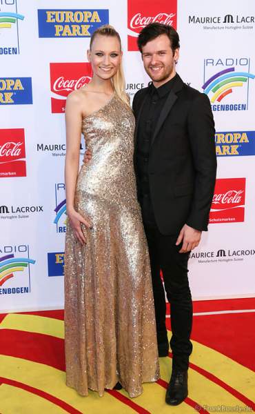 Daniel Grunenberg und Carolin Niemczyk von Glasperlenspiel beim Radio Regenbogen Award 2014 im Europa-Park