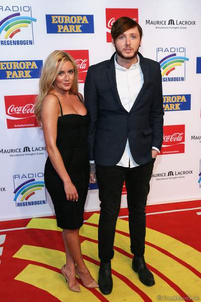 James Arthur mit Freundin Jessica Grist beim Radio Regenbogen Award 2014 im Europa-Park