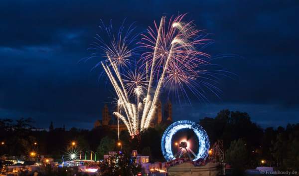 Feuerwerk bei der Frühjahrsmesse 2014 in Speyer