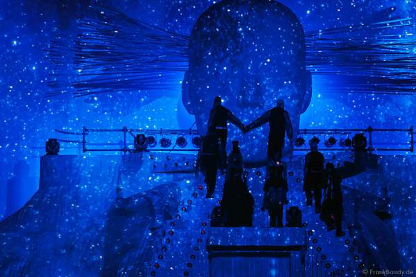 Nancy Baumann, DJ BoBo und die Künsler bei der Weltpremiere der Show CIRCUS