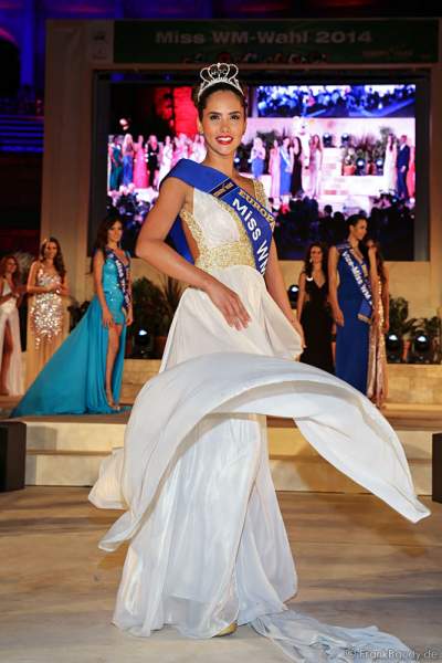 Daniela Ocoro Mejia gewinnt Miss WM 2014 Wahl im Europa-Park Rust