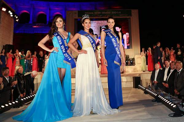Laritza Libeth Parraga Arteaga (Ecuador), Daniela Ocoro Mejia (Kolumbien) und Felicia Kitchings (USA) bei der Miss WM 2014 Wahl im Europa-Park Rust