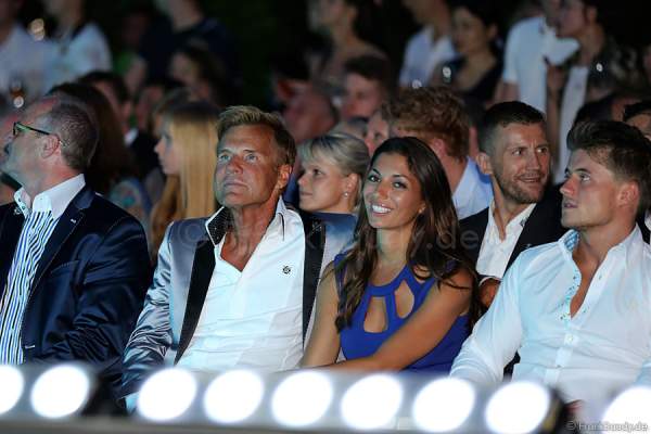 Dieter Bohlen und Carina Walz bei der Open Air Fashion Show von CAMP DAVID und SOCCX im Europa-Park