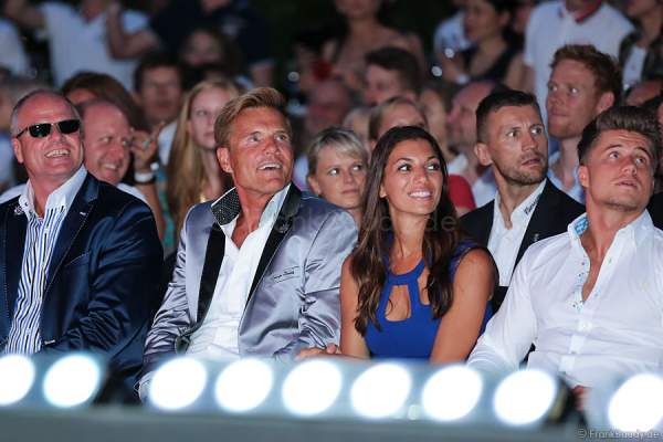 Dieter Bohlen und Carina Walz bei der Open Air Fashion Show von CAMP DAVID und SOCCX im Europa-Park