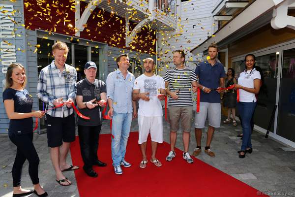 Am 7. Juni 2014 eröffnete das erfolgreiche Modeunternehmen CLINTON Group zusammen mit CAMP DAVID-Markenbotschafter Dieter Bohlen seinen ersten Erlebnisstore in Deutschlands größtem Freizeitpark.