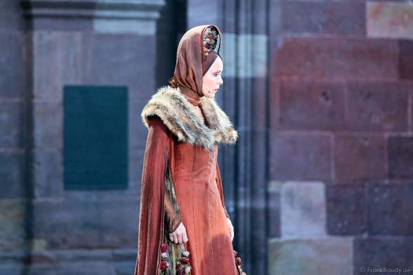 Eva Gosciejewicz als Königin Ute