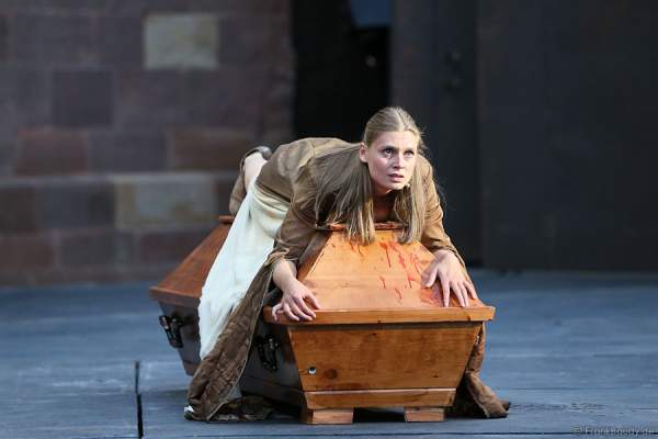 Charlotte Puder als Kriemhild