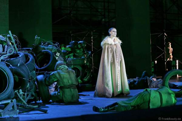 Charlotte Puder als Kriemhild