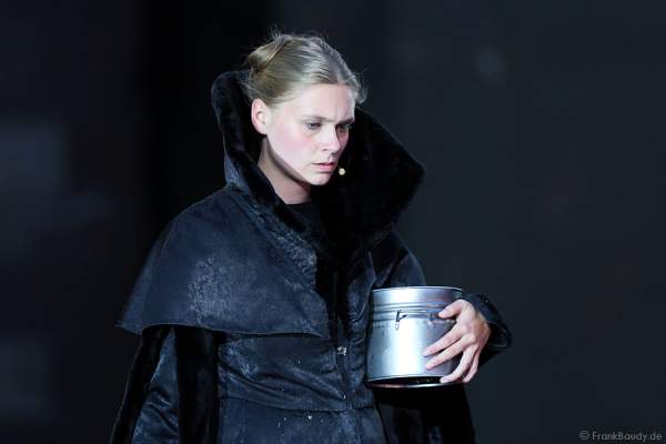 Charlotte Puder als Kriemhild