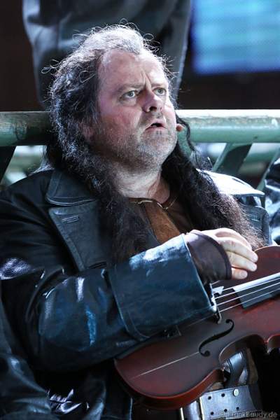 Markus Majowski als Volker von Alzey