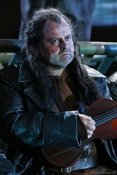 Markus Majowski als Volker von Alzey