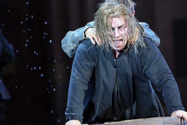 André Eisermann als Kaplan