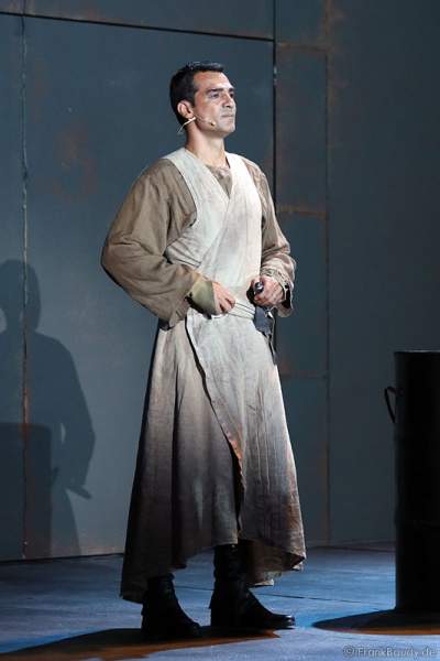 Erol Sander als Hunnenkönig Etzel