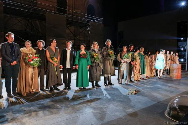 Schlussapplaus bei den Nibelungen-Festspiele 2014, born this way