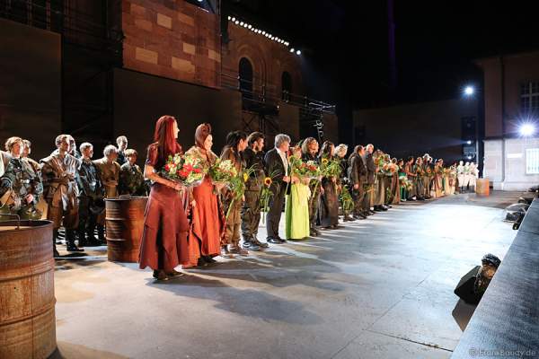 Schlussapplaus bei den Nibelungen-Festspiele 2014, born this way