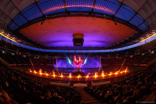 Wasserspektakel AQUANARIO 2014 in der Commerzbank-Arena in Frankfurt