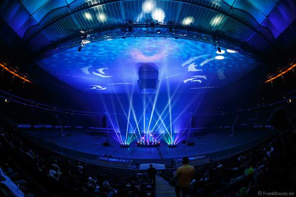 Wasserspektakel AQUANARIO 2014 in der Commerzbank-Arena in Frankfurt