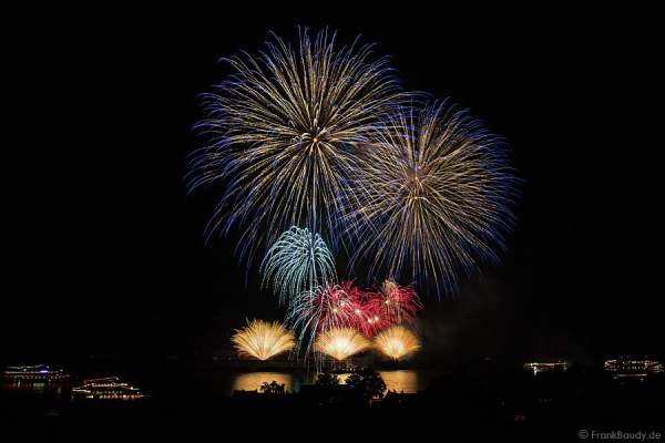 Feuerwerk Gravity bei Rhein in Flammen 2014 in Oberwesel
