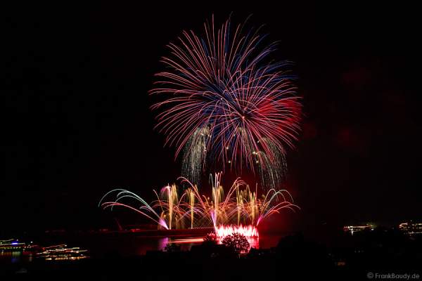 Feuerwerk Gravity bei Rhein in Flammen 2014 in Oberwesel