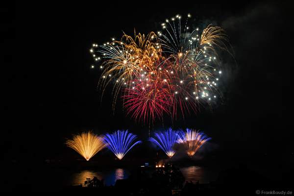 Feuerwerk Gravity bei Rhein in Flammen 2014 in Oberwesel
